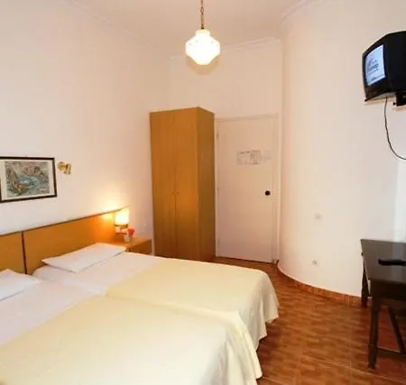 Adonis Aparthotel 2*
