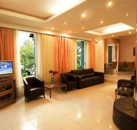 Aparthotel Adonis 2*